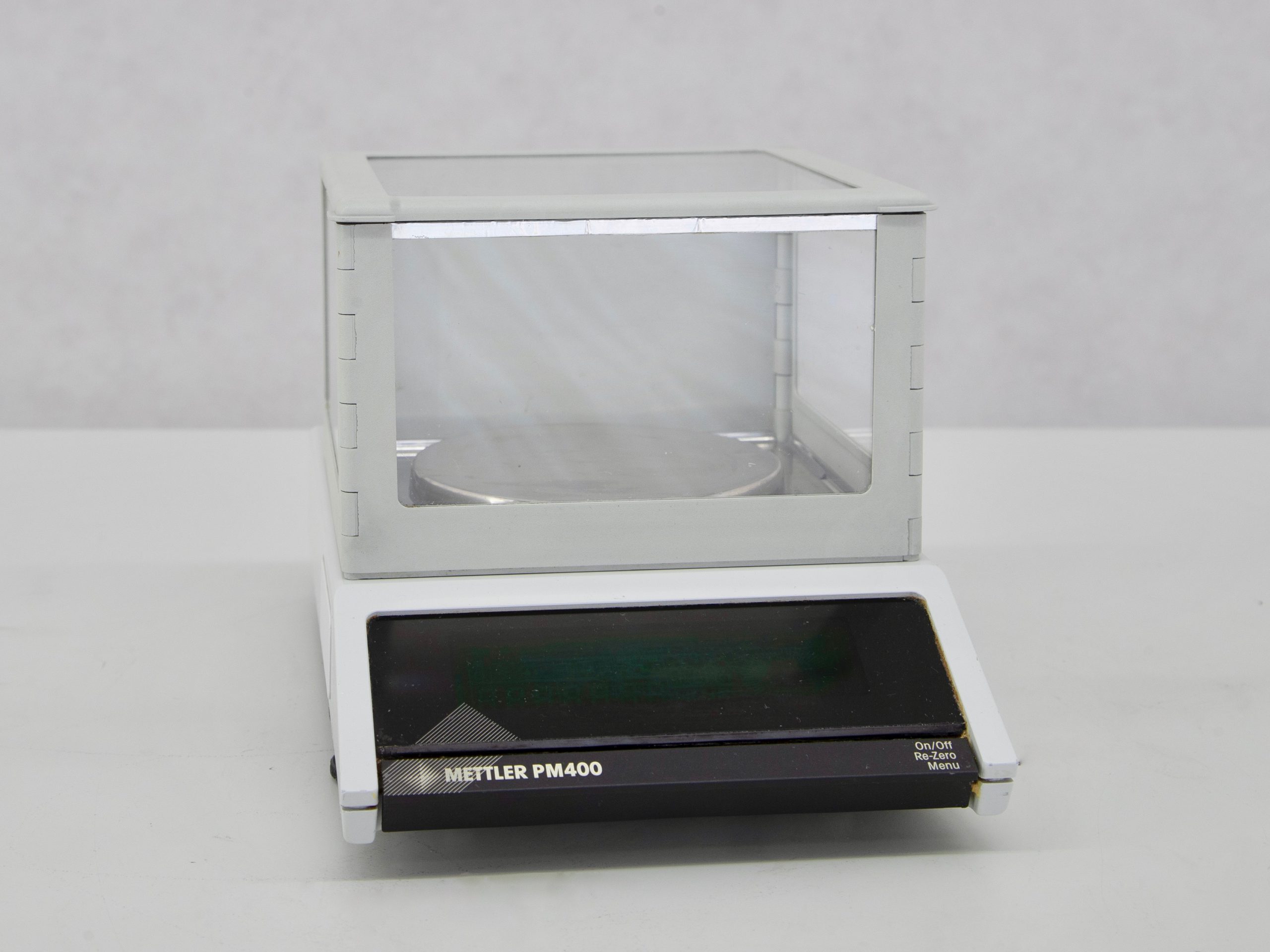 5768 Mettler PM400 Balans 01