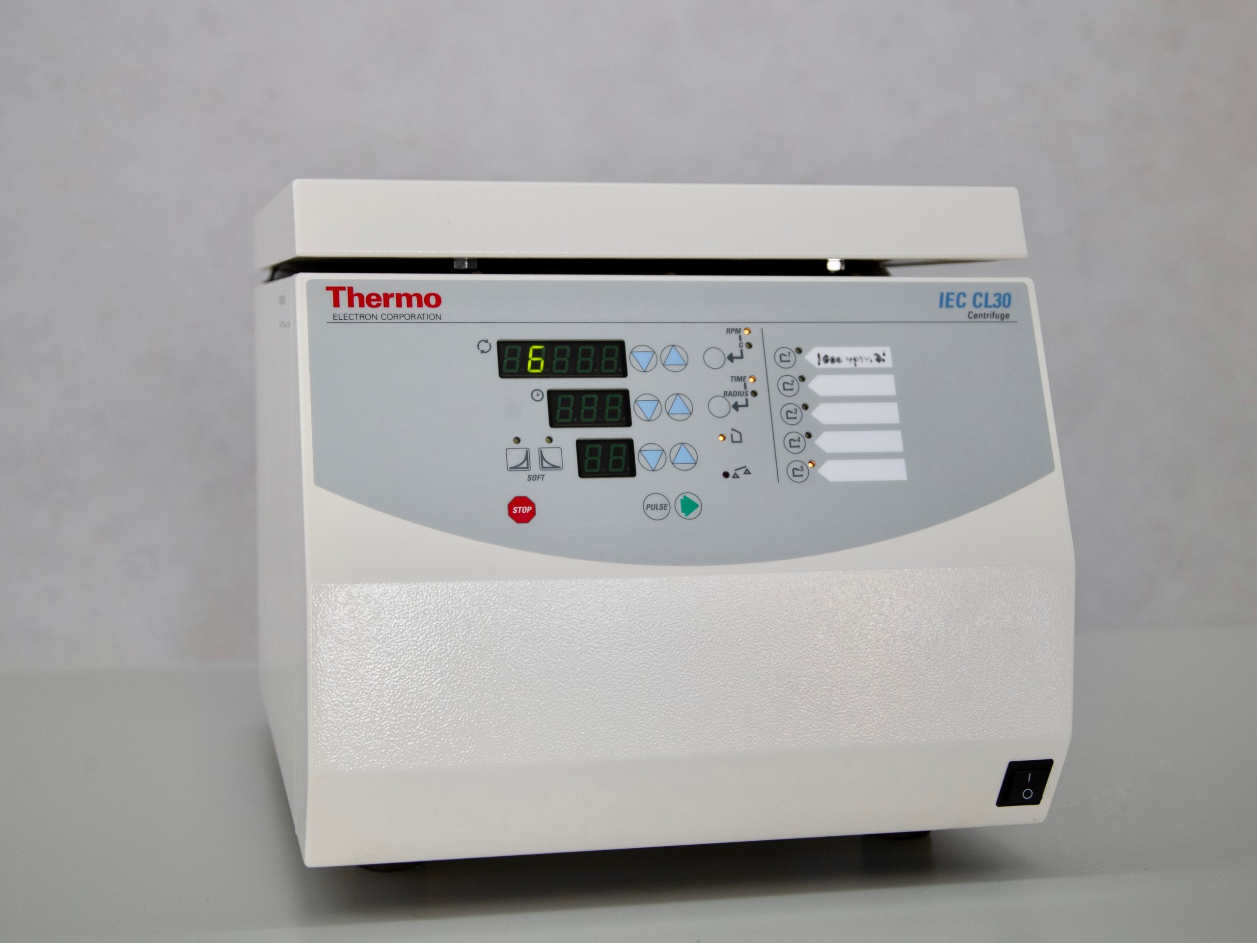 5785 Thermo IEC CL 30 Centrifuge 01